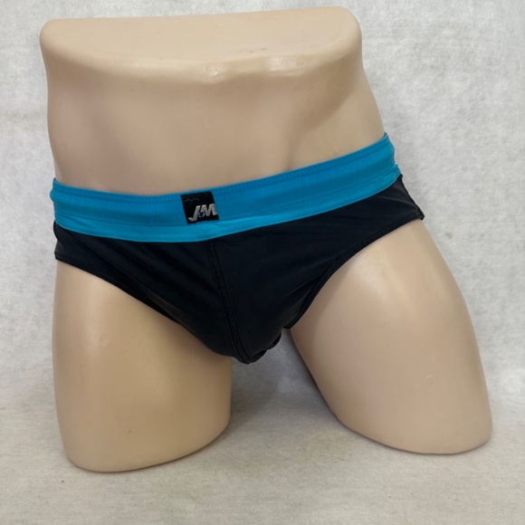 JM Pouch Swim Briefs Medium 32 Gently worn 80% nylon / 20% spandex Lined crotch - Picture 4 of 4